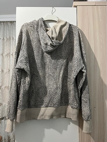 xs Beden ten rengi Renk Mavi Xs beden leopar desenli sweatshirt ????