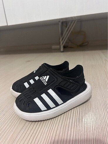 23 Beden Adidas Bebek /Çocuk Unisex sandalet