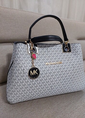Michael Kors A++++ KALİTE ÇANTAMIZ SIFIR TOZ TORBASI ILE GÖNDERİM YAPİYORUZ 