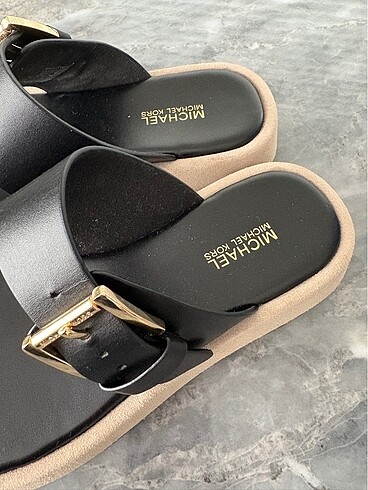 Micheal Kors terlik
