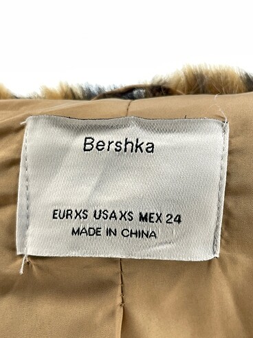 xs Beden çeşitli Renk Bershka Kaban %70 İndirimli.