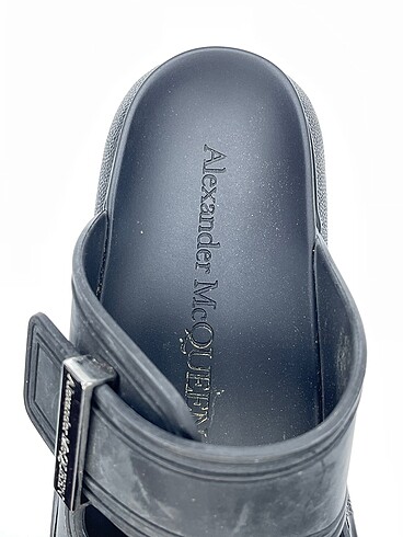 36,5 Beden siyah Renk Alexander McQueen Terlik %70 İndirimli.