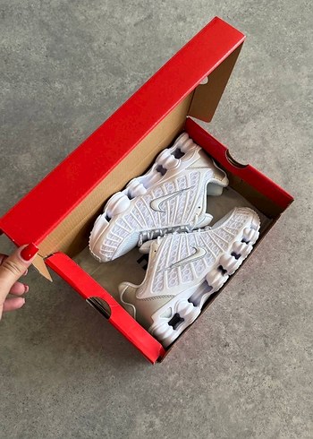 Nike. Shox TL White (Dar Kalıp)