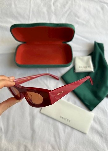 Gucci Cat-Eye Frame