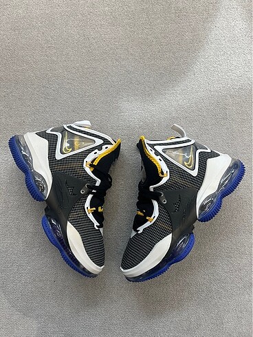 Nike LeBron 19 Erkek Basketbol Sneaker
