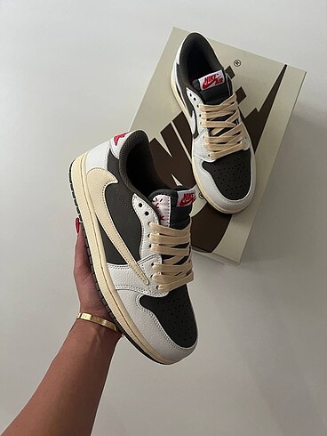 Air Jordan 1 Low X Travis Scott