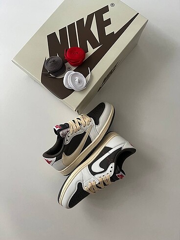 Nike Air Jordan 1 Low X Travis Scott