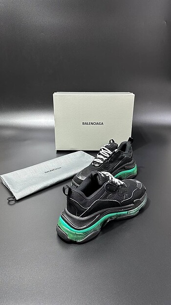 38 Beden BALENCIAGA triples Unisex Sneaker