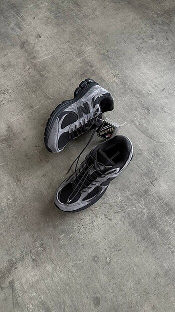 New Balance 2002R Gore-Tex ?Charcoal?