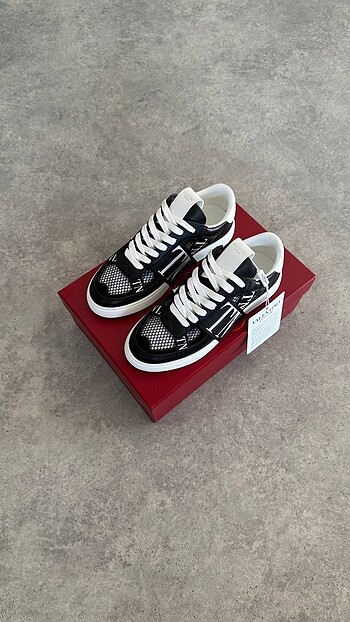 Valentino N E W Black