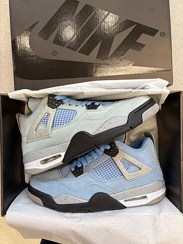 Air Jordan 4 Retro University Blue