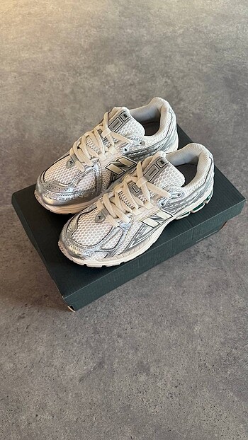 New Balance 1906 ?Silver Metallic