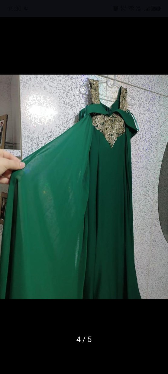 Yeşil İşlemeli Uzun Askısız Abiye Elbise - Görsel 2