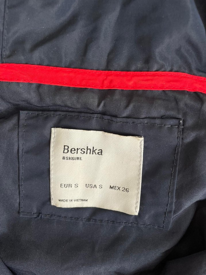 Kadın Kapüşonlu Yağmurluk - Görsel 3