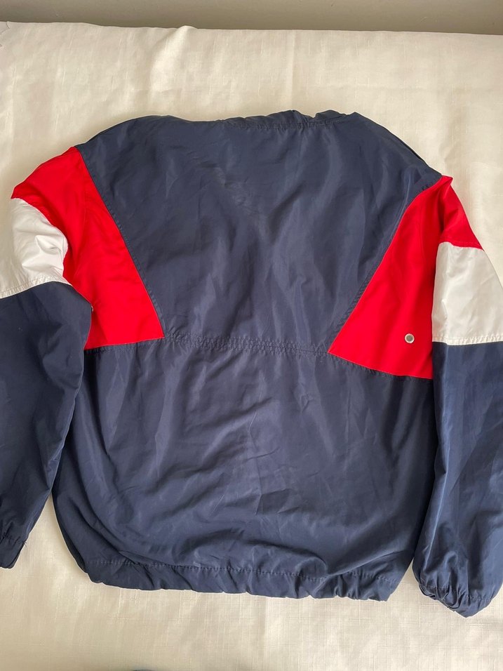 Kadın Kapüşonlu Yağmurluk - Görsel 2