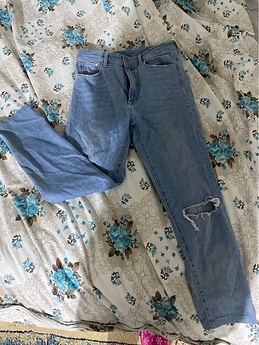 Yırtık diz jean