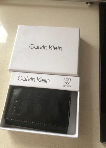 Gizemli kutu hediyeli Orijinal sıfır Calvin Klein cüzdan - Görsel 2