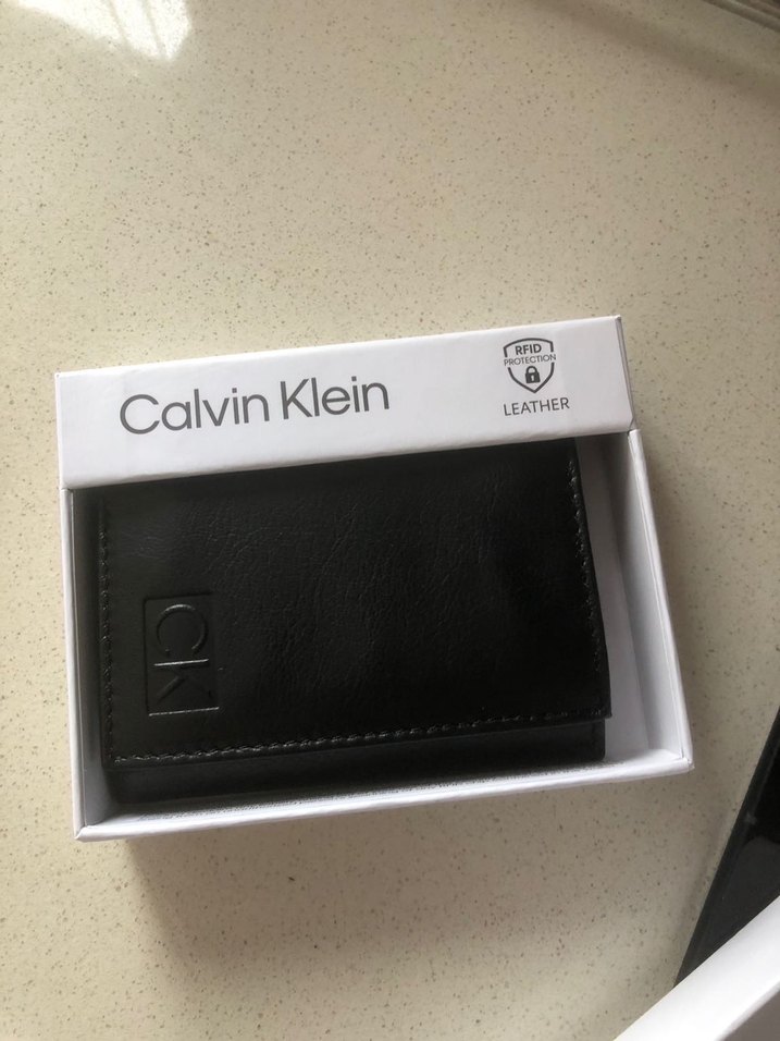Gizemli kutu hediyeli Orijinal sıfır Calvin Klein cüzdan - Görsel 4