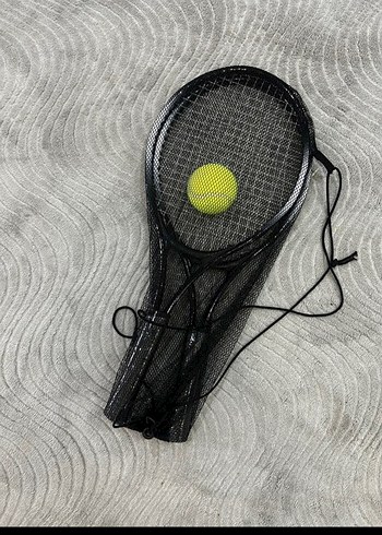 Siyah Tenis Raketi ve Top Seti