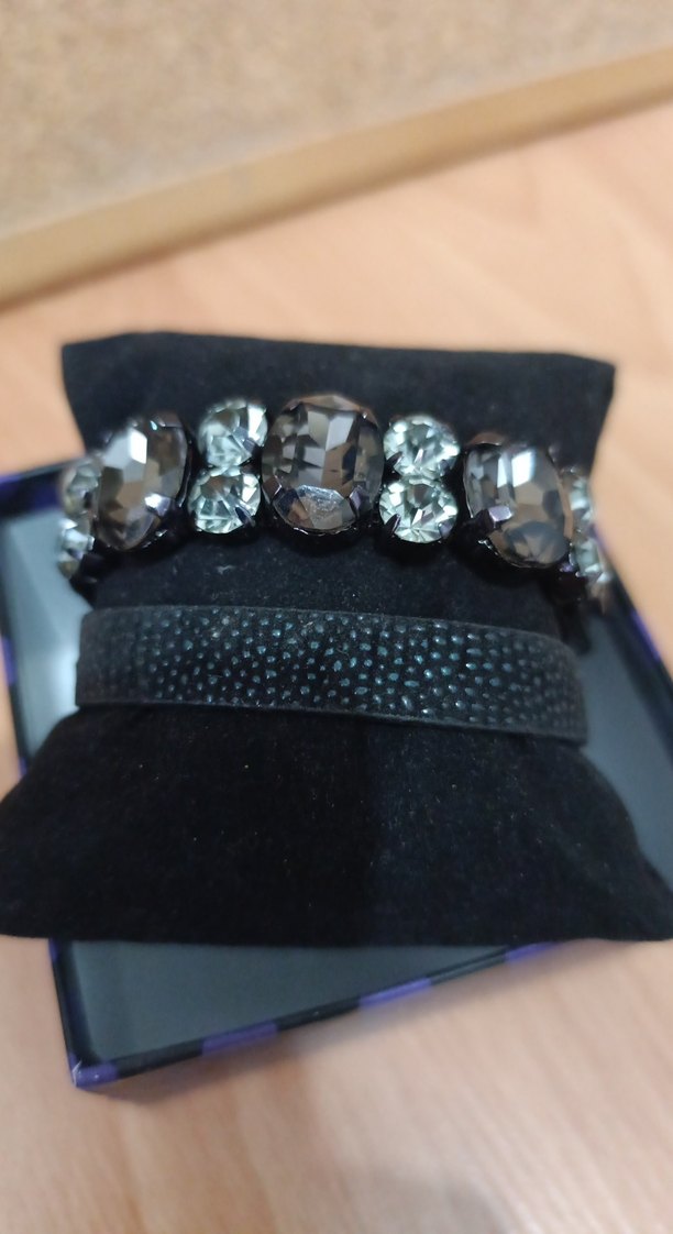 Siyah Parlak Taşlı Gotik Bileklik - Görsel 2