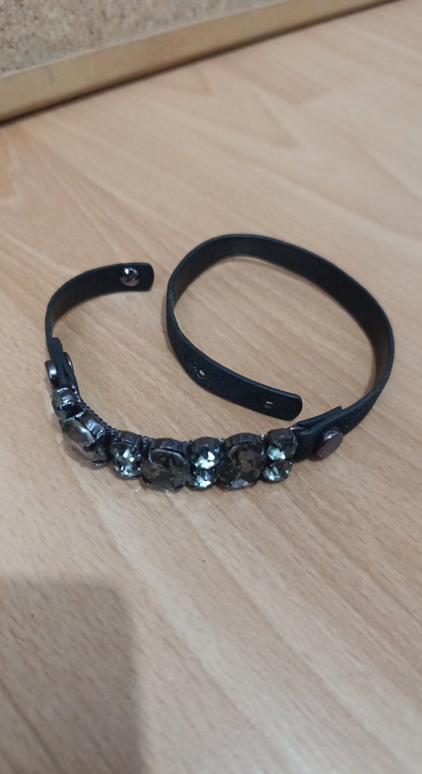 Siyah Parlak Taşlı Gotik Bileklik - Görsel 4