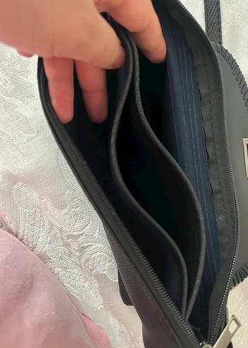 Zincir Detaylı Siyah Yılan Derisi Desenli Deri Çanta - Görsel 4