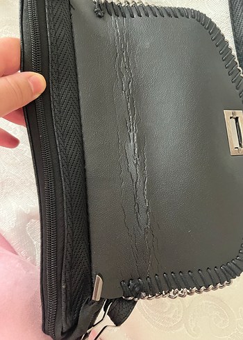 Zincir Detaylı Siyah Yılan Derisi Desenli Deri Çanta - Görsel 3