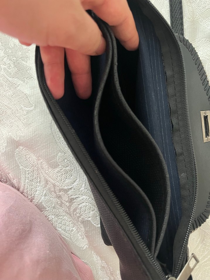 Zincir Detaylı Siyah Yılan Derisi Desenli Deri Çanta - Görsel 4