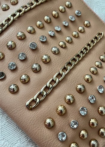 Bej Zincir Detaylı İşlemeli Deri Kadın Çantası - Görsel 2