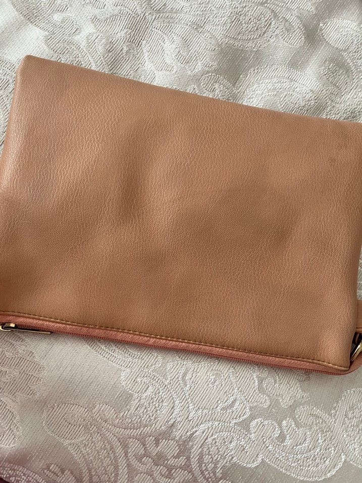 Bej Zincir Detaylı İşlemeli Deri Kadın Çantası - Görsel 3