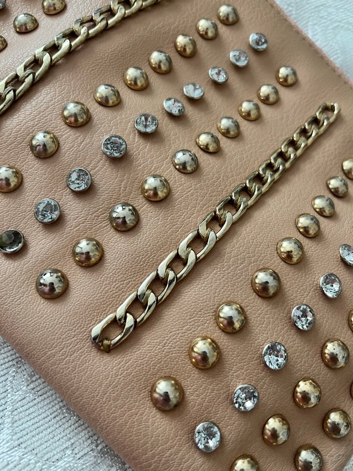 Bej Zincir Detaylı İşlemeli Deri Kadın Çantası - Görsel 2