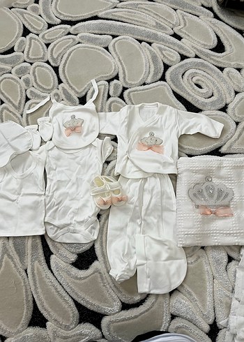 Dantel İşlemeli Beyaz Bebek Hastane Çıkışı - Görsel 4