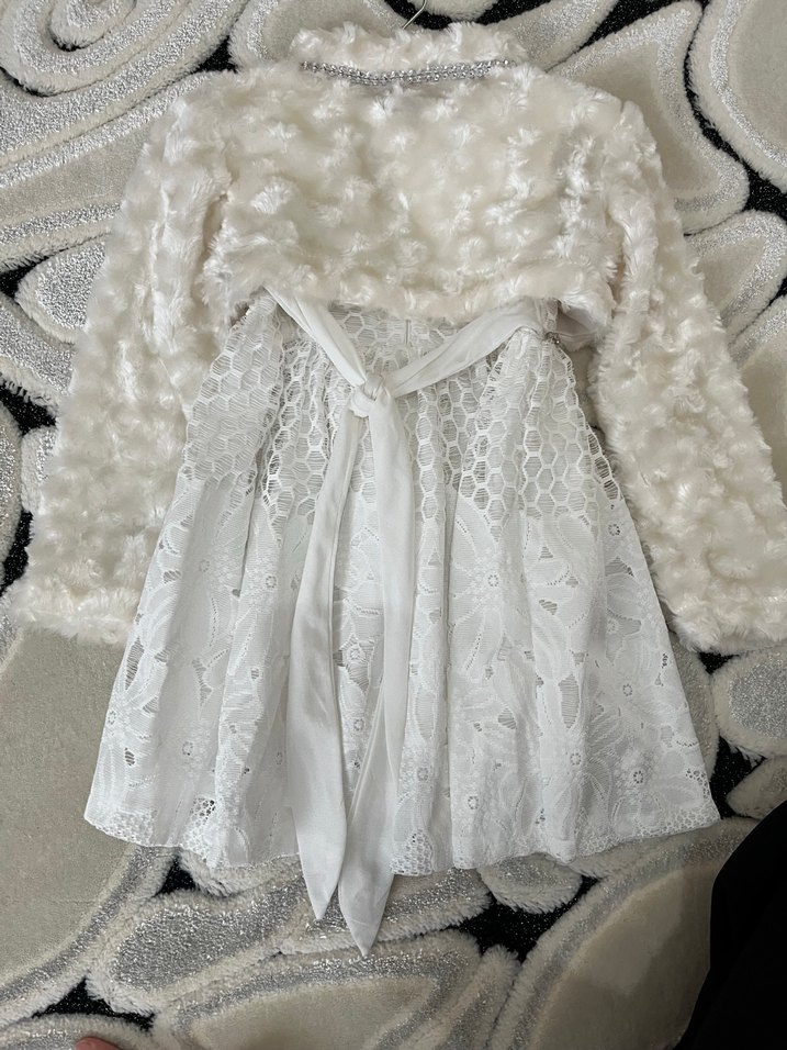 Kız Çocuk Beyaz Kürklü Nakışlı Elbise - Görsel 2