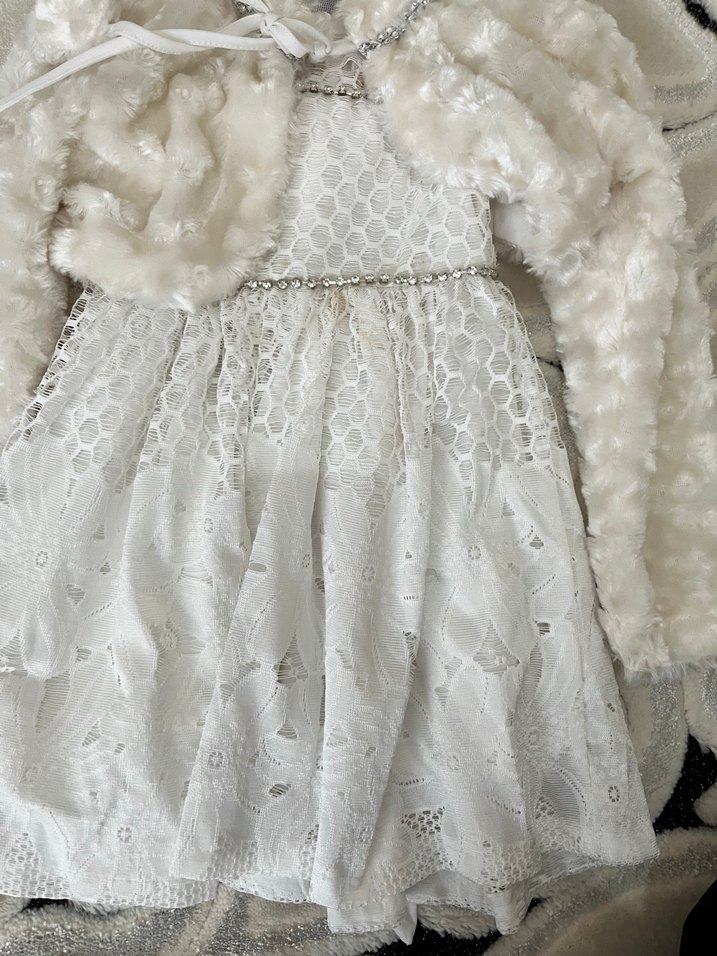 Kız Çocuk Beyaz Kürklü Nakışlı Elbise - Görsel 3