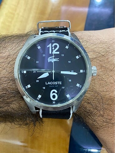 Lacoste saat