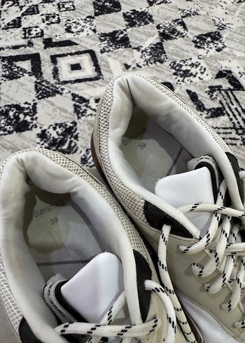 BERSHKA marka 39 numara beyaz kadın ayakkabı - Görsel 2