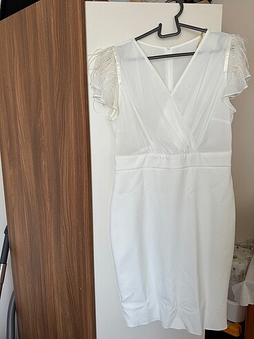Beyaz otrişli nikah elbise