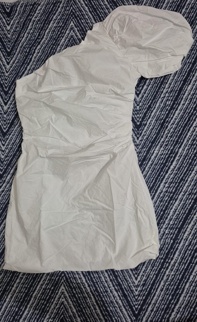 Tek Omuz Drapeli Beyaz Mini Elbise - Görsel 4