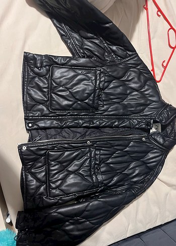 zara Siyah Deri Fermuarlı Kadın Ceket