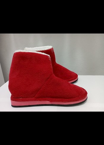 Crocs Kadın Kırmızı Peluş Ev Terliği