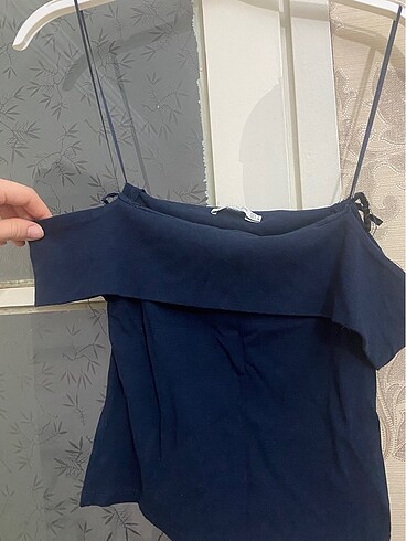 Stradivarius Omuzları açık Stradivarius lacivert crop bluz