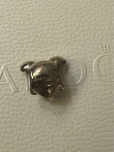 Beden Pandora charm