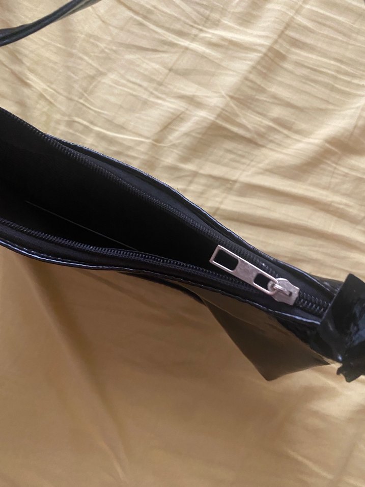 Parlak Siyah Gotik Kadın Çanta - Görsel 3