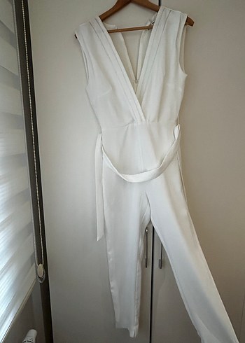 Beyaz V Yakalı Uzun Tulum - Görsel 2