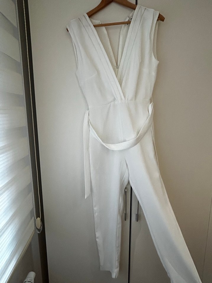 Beyaz V Yakalı Uzun Tulum - Görsel 2