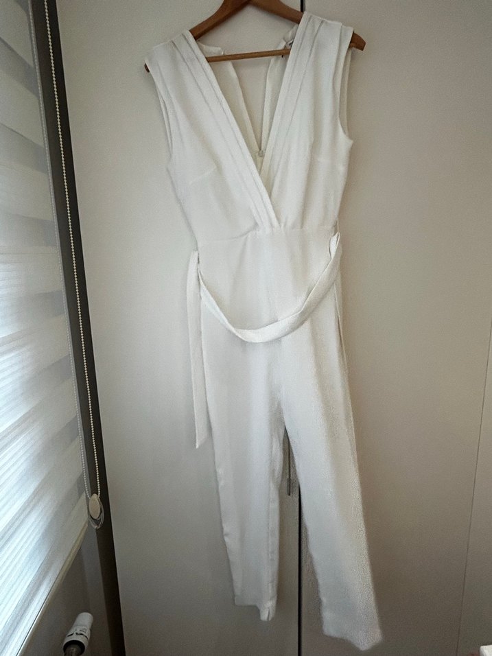 Beyaz V Yakalı Uzun Tulum - Görsel 4