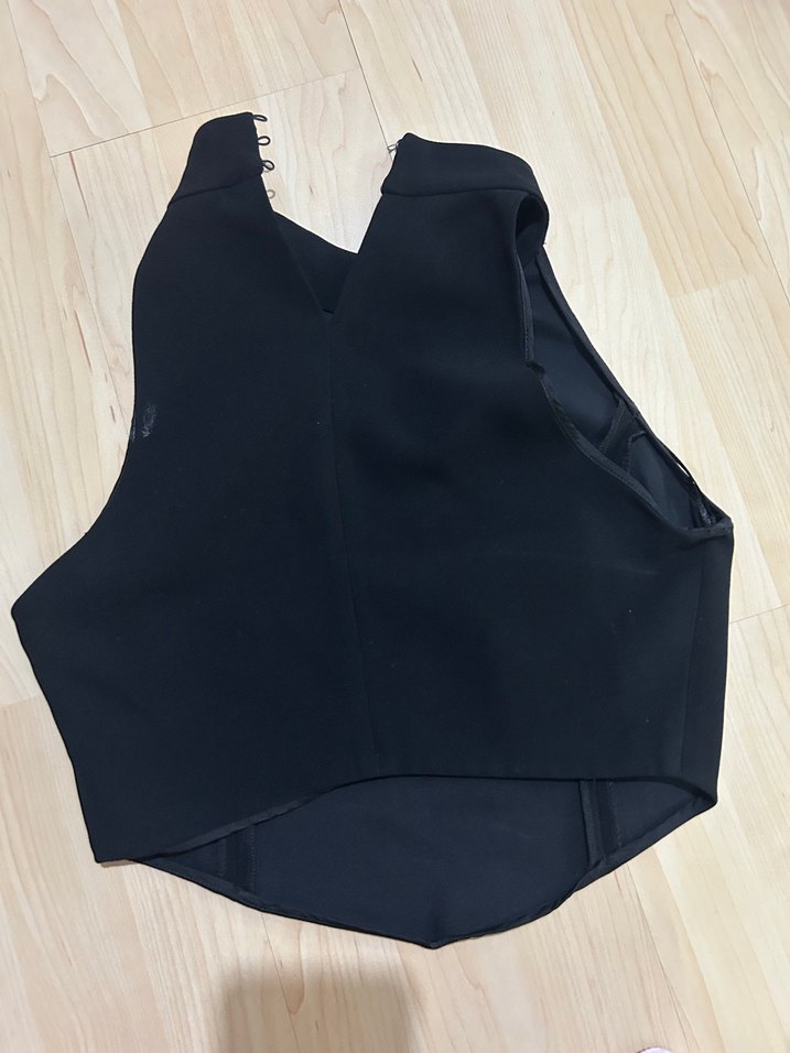 Zara Yüksek Yakalı Siyah Crop Top - Görsel 2