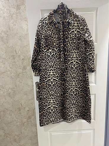 Leopar desenli elbise