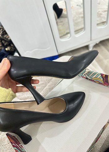Modern Klasik Siyah Stiletto Topuklu Kadın Ayakkabı - Görsel 2