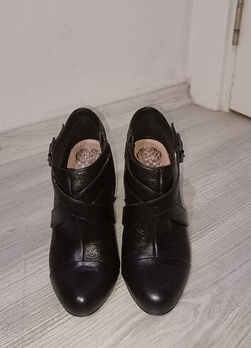 Diğer VİNCE CAMUTO YARIM BOT